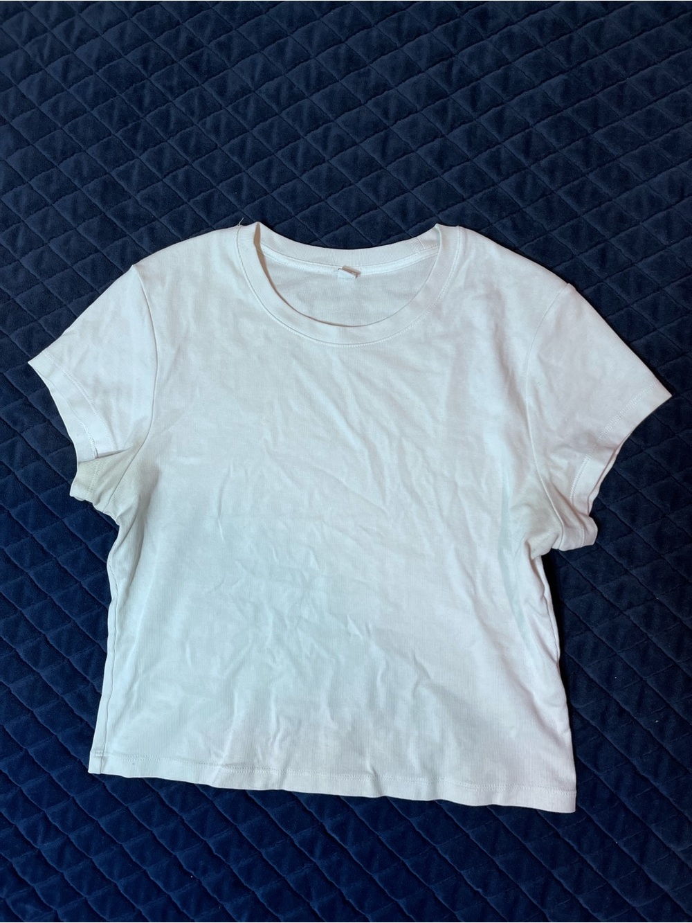Uniqlo White Short Sleeve Crew Neck Tee - Casual Basic - Simple - Clean - Cute